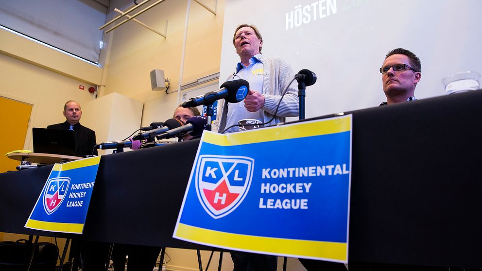 Leif R Carlsson och Anders Svensson under en presskonferens om KHL-projektet Crowns.