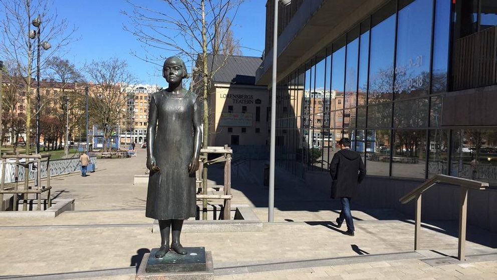Statyn av Karin Boye i Göteborg.