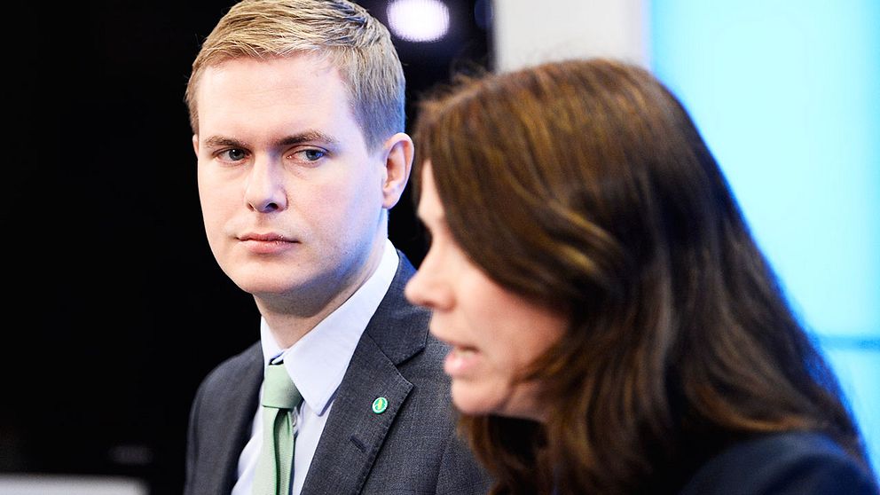 Gustav Fridolin och Åsa Romson håller presskonferens