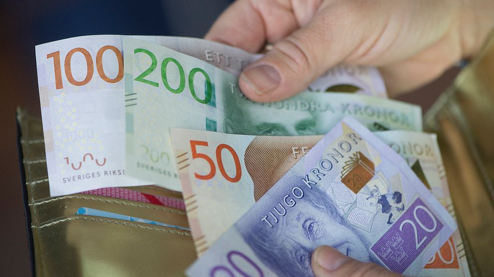 Danskar krävs på pengar i Sverige.