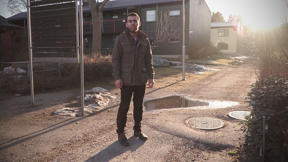 Kazem Hasan sparkades utan förklaring efter tre månader på asylboendet.