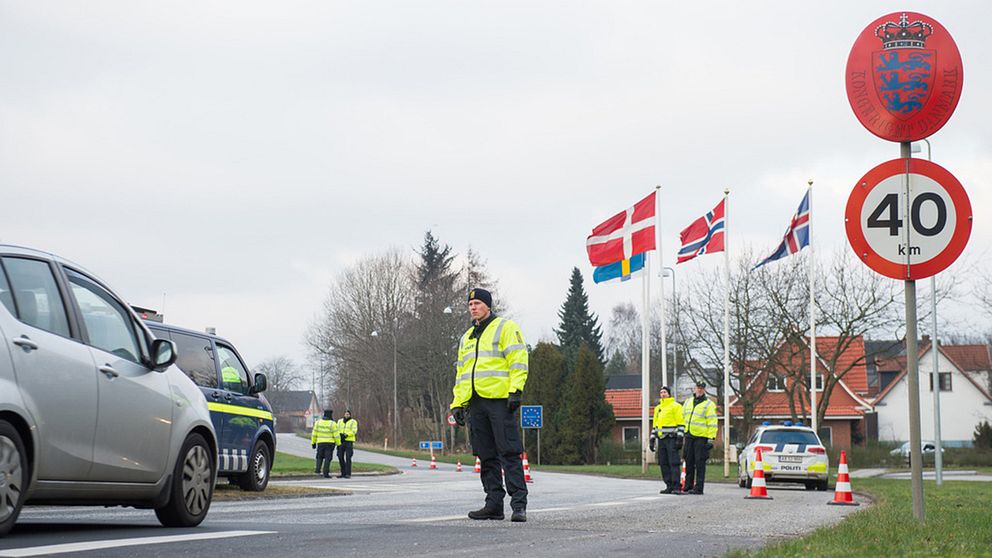 Danska poliser vi gränskontroll. Arkivbild.
