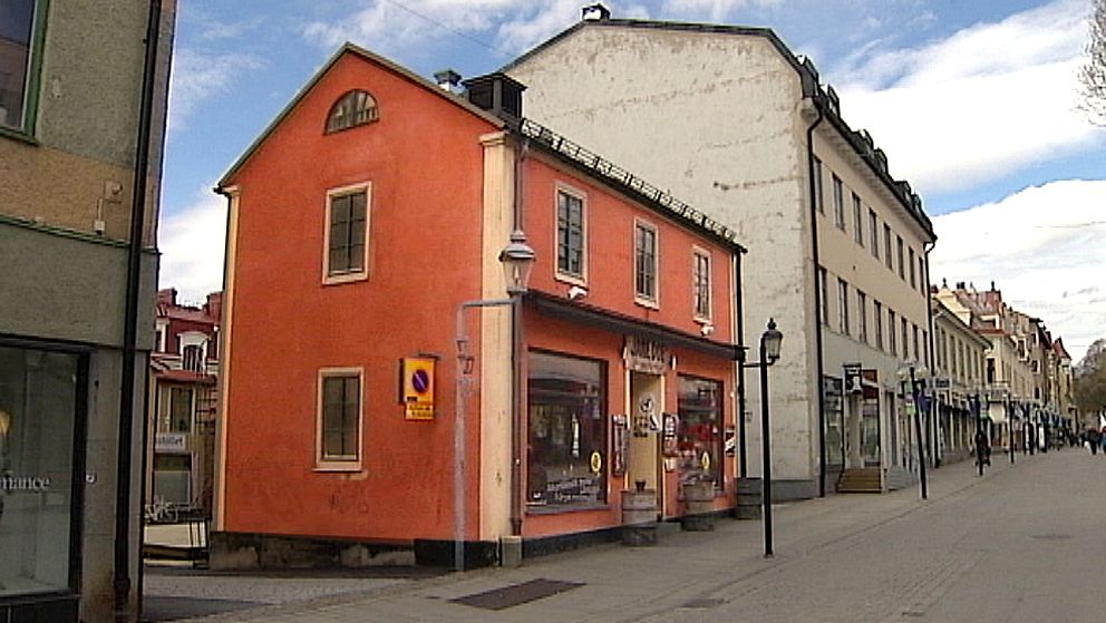 Nu höjs röster mot en rivning av det lilla orangea huset på Mårtens torg i Östersund.