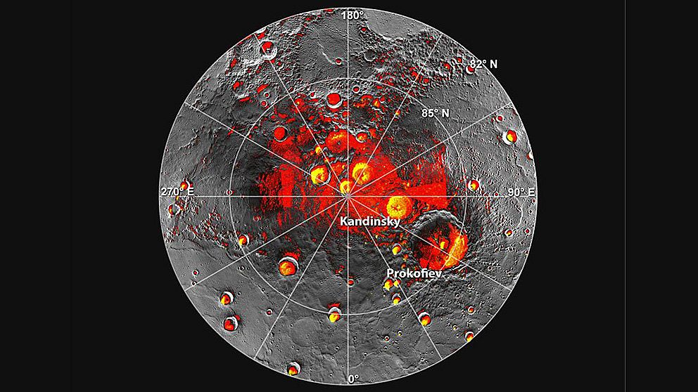 De röda områdena visar områden på Merkurius nordpol som alltid befinner sig i skugga. De gula visar var det kan finnas is.