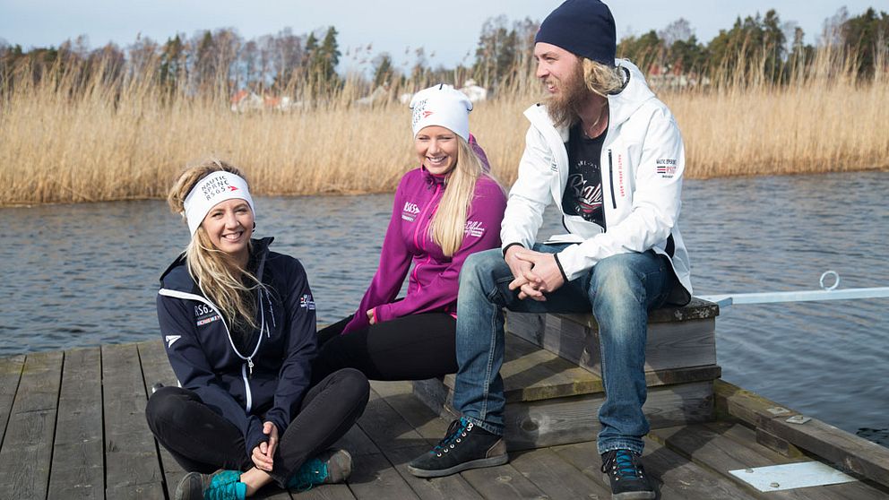 Emmie Nilsek, Sofia Johansson och Timoty Nilsek ska bo tillsammans på en båt i 3,5 år medan de seglar jorden runt.