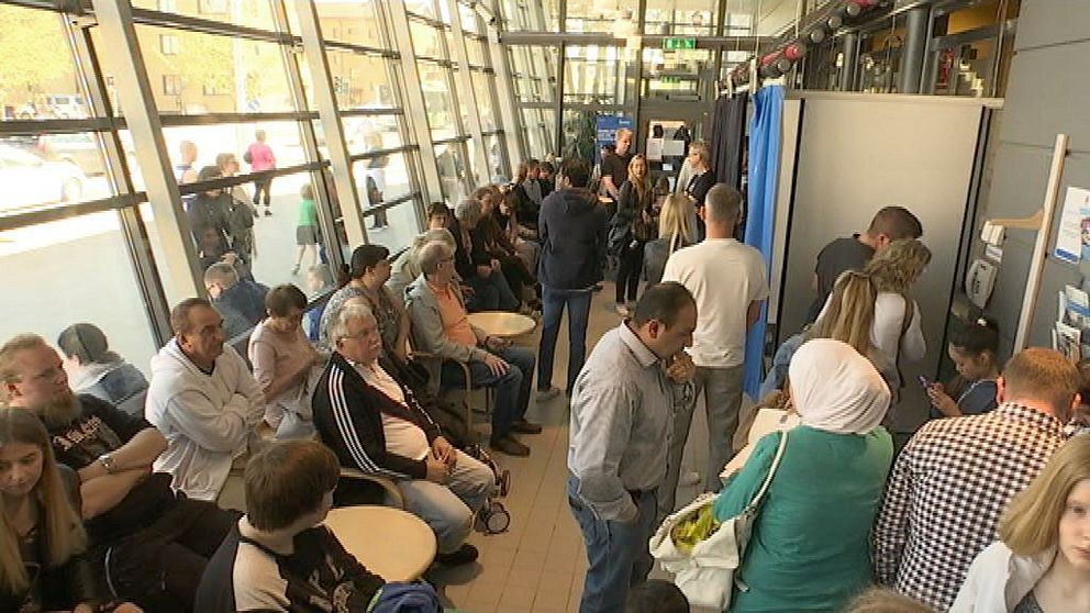 Det var minst sagt fullt på passexpeditionen i Växjö på fredagen.