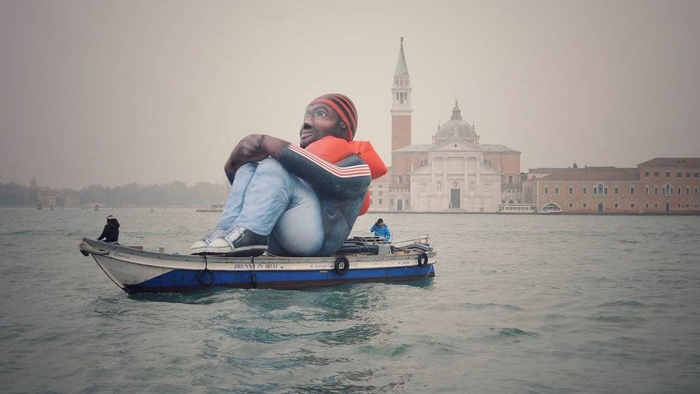Inflatable Refugee, Venice, Italy, November 2015 picture by Dirk Kinot