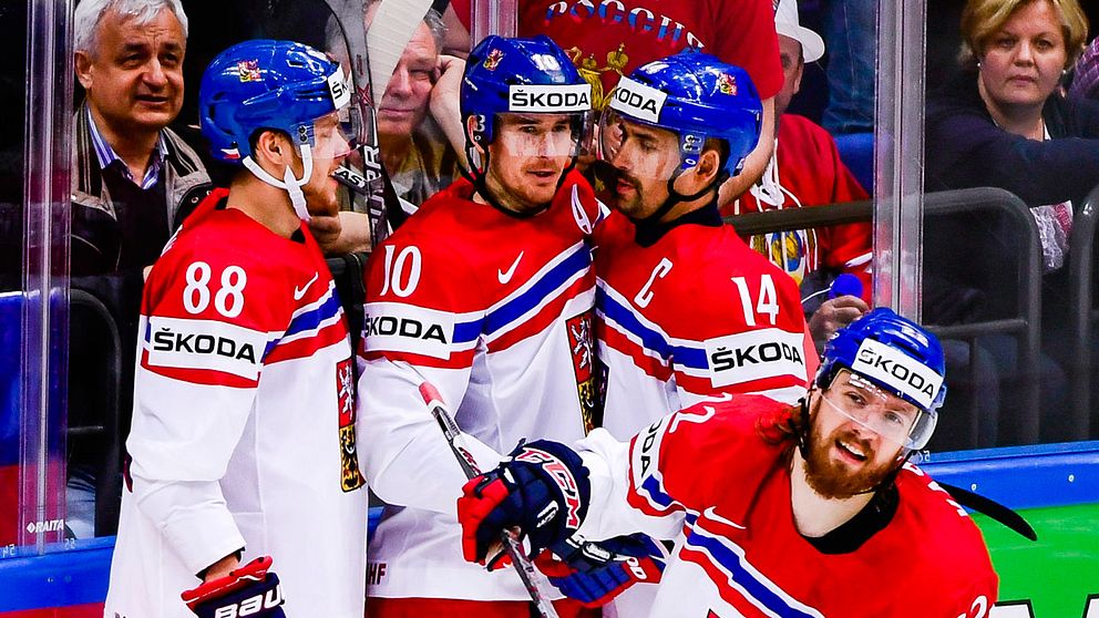 Tjeckiens David Pastrnak, Roman Cervenka, Lukas Kaspar och Tomas Plekanec jublar.