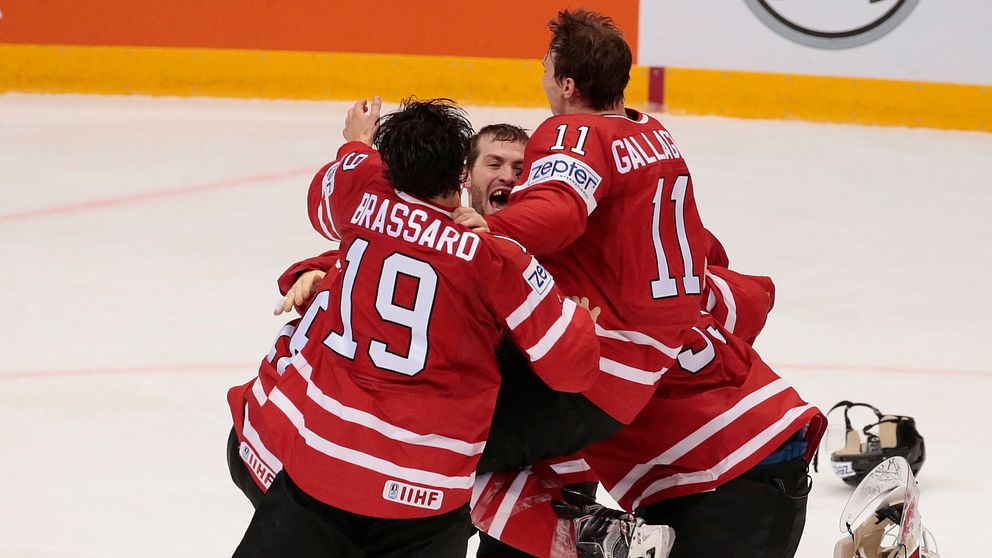 Kanadas spelare jublar efter slutsignalen.