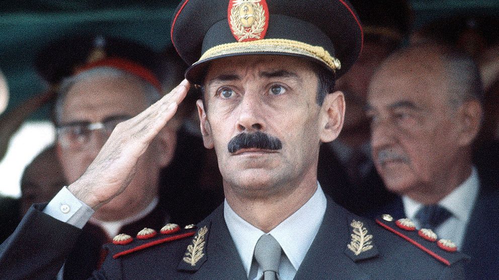 Argentinas diktator under juntaåren, general Jorge Rafael Videla, avled i fängelset 2013. Han avtjänade ett livstidsstraff för brott mot mänskligheten.