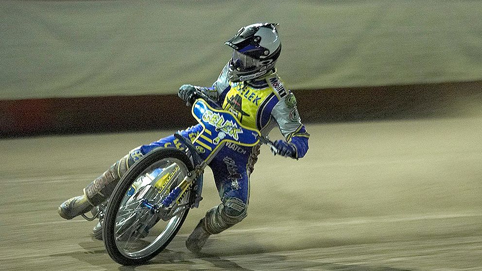 Sebastian Aldén på sin cykel på speedwaybana.