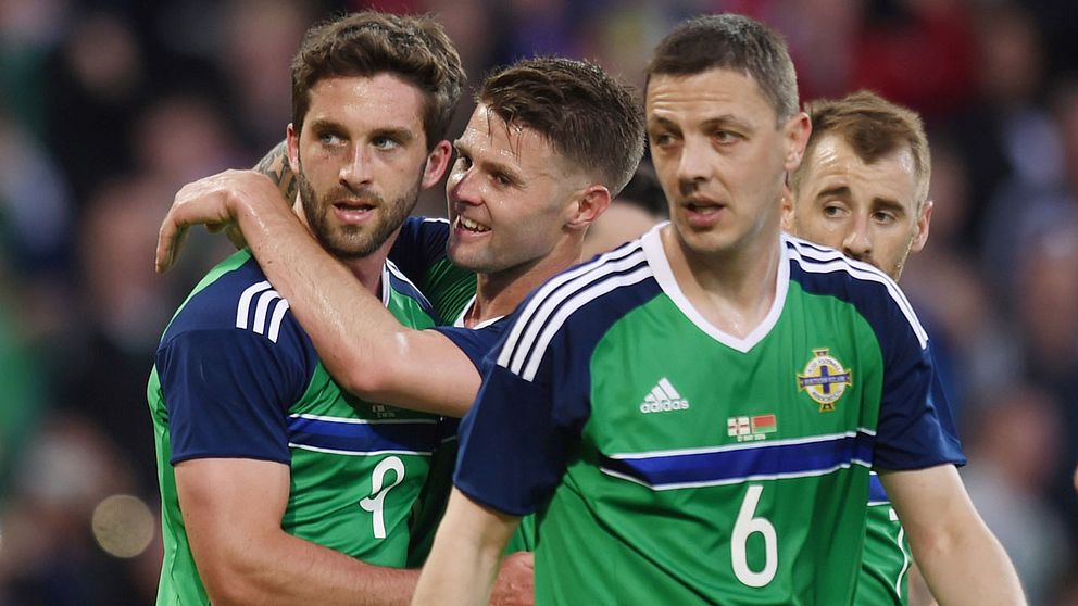 Nordirlands mest formtoppade spelare till vänster i bild, Will Grigg, gjorde nyligen mål i lagets senaste vinst: 3-0 hemma mot Vitryssland.