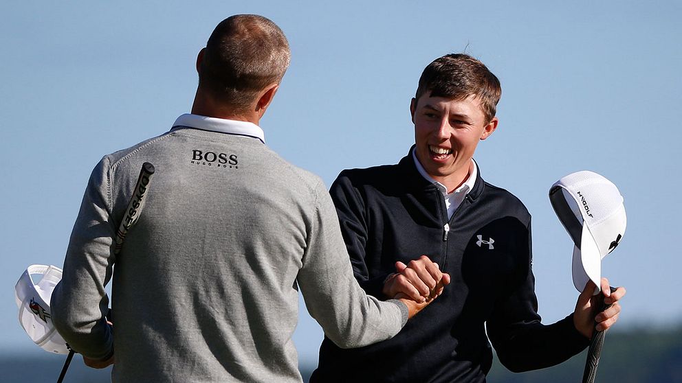 Matthew Fitzpatrick gratuleras till segern i Nordea Masters av Alex Norén
