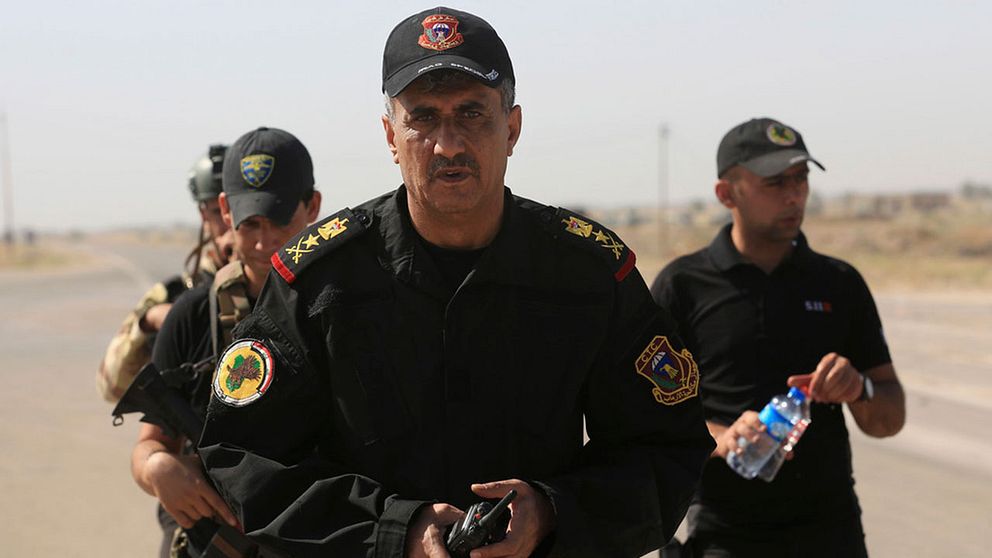 Abdul-Wahab al-Saadi (i mitten) leder de irakiska antiterrorstyrkorna i en operation för att återta kontrollen över Fallujah i provinsen Anbar.