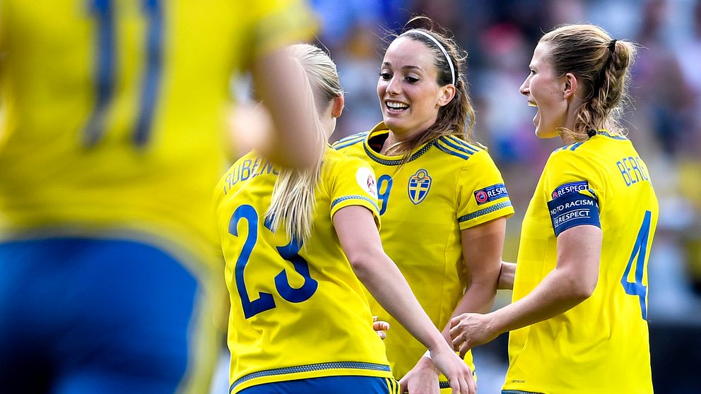 Kosovare Asllani bjöd på dubbla drömmål och har nu gjort tre mål på två matcher.