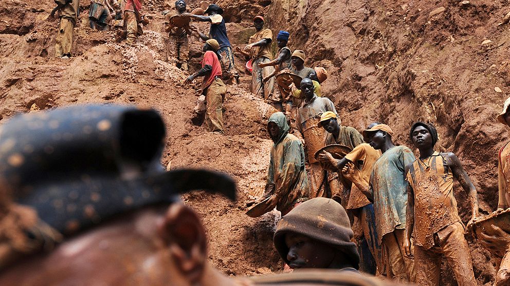 Gruvarbetare i en guldgruva i Bunia, i nordöstra Kongo.