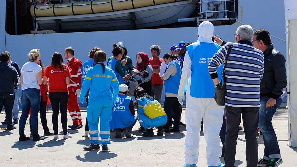 Flyktingar som har räddats ur Medelhavet och kommit i land på Sicilien.