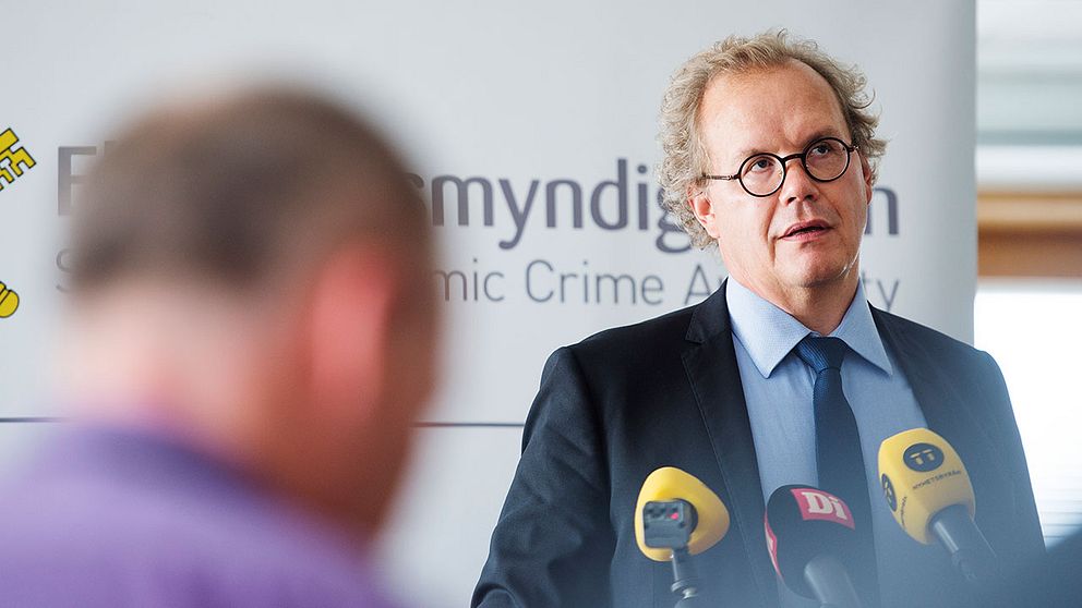Chefsåklagaer Martin Tidén under Ekobrottsmyndighetens pressträff angående domen för HQ bank.