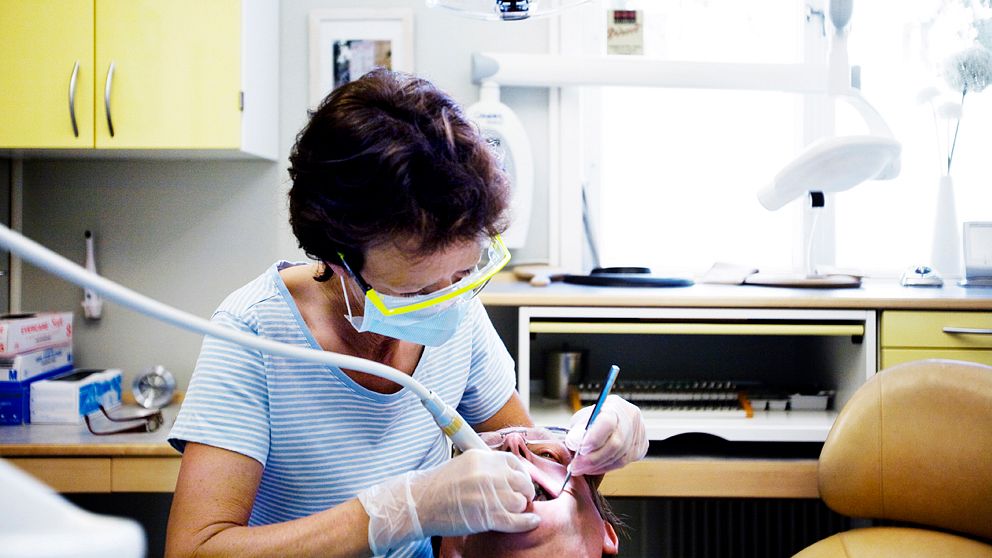 Från årsskiftet kan personer med vissa sjukdomar få rätt till ett nytt särskilt tandvårdsbidrag.