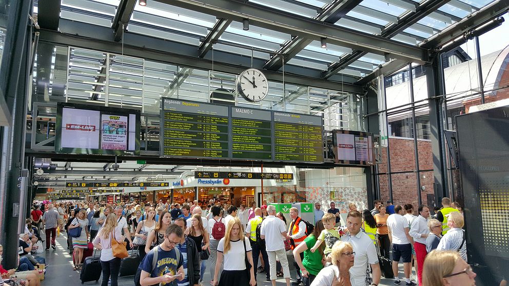 Många väntade på Malmö C när tågtrafiken drogs med stora förseningar