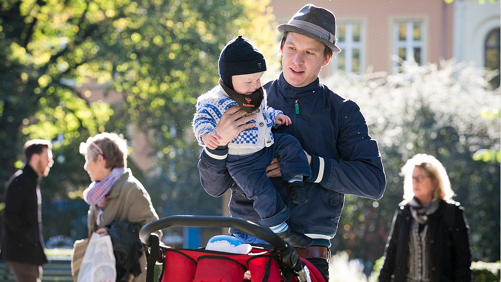 Ung pappa, pappaledig, barn, föräldrar