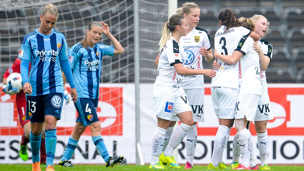 Umeås Hanna Sandström jublar efter sitt 3–0-mål.