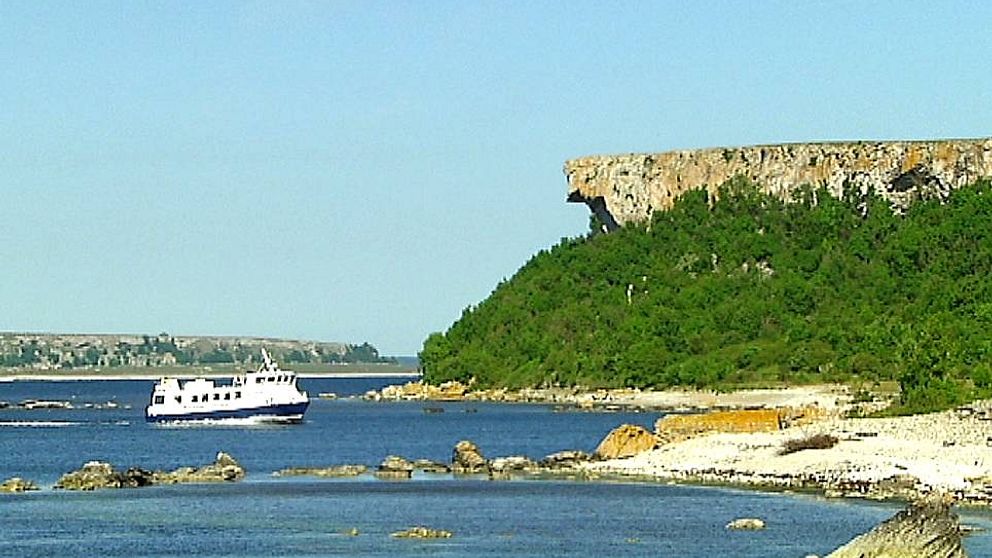 Båt angör Stora Karlsö