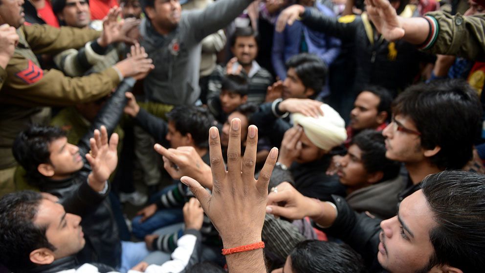 De stora protesterna efter gruppvåldtäkten i Indien fortsatte även under söndagen.