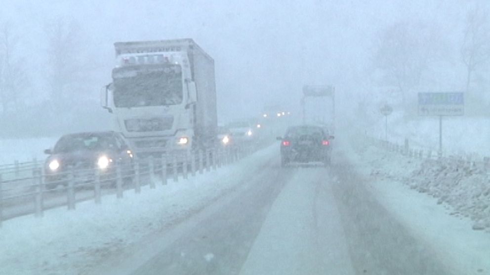 Besvärligt väglag i Blekinge i samband med mycket snöigt och blåsigt väder den 10 december.