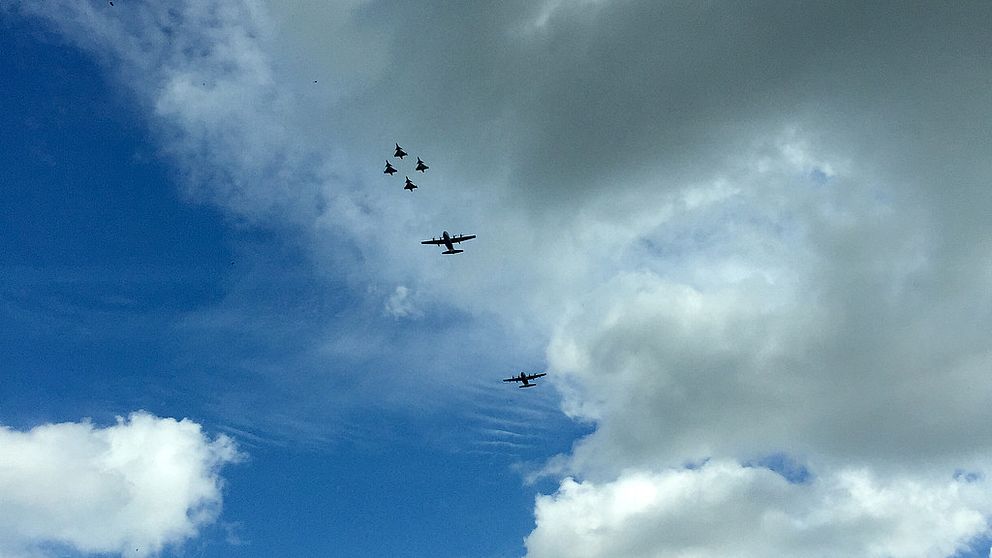 Flygvapnet fyller 90 år och firar med att flyga över Stockholm med Sk-60, JAS 39 Gripen och TP 84 Hercules.