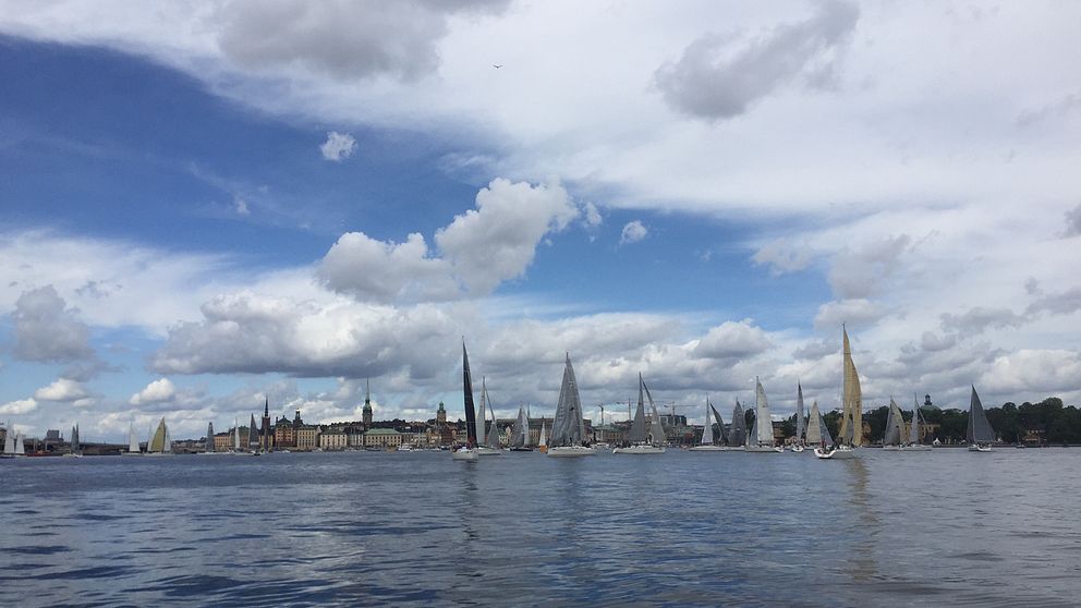 Segelbåtar på vatten