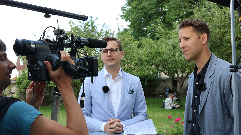 Kulturdepartementets statssekreterare Per Olsson Fridh intervjuas av Hannes Fossbo.