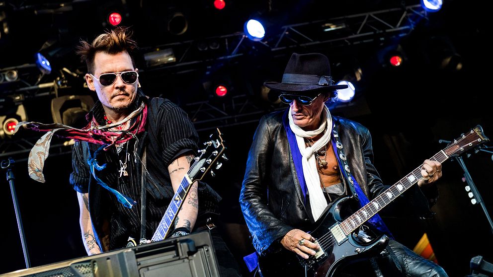 Johnny Depp och Joe Perry i gruppen Hollywood Vampires på Gröna Lund.