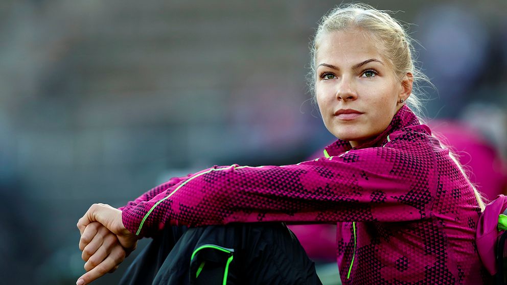 Darija Klisjina anklagas för förräderi efter att blivit OS-klar under IOK-flagg.