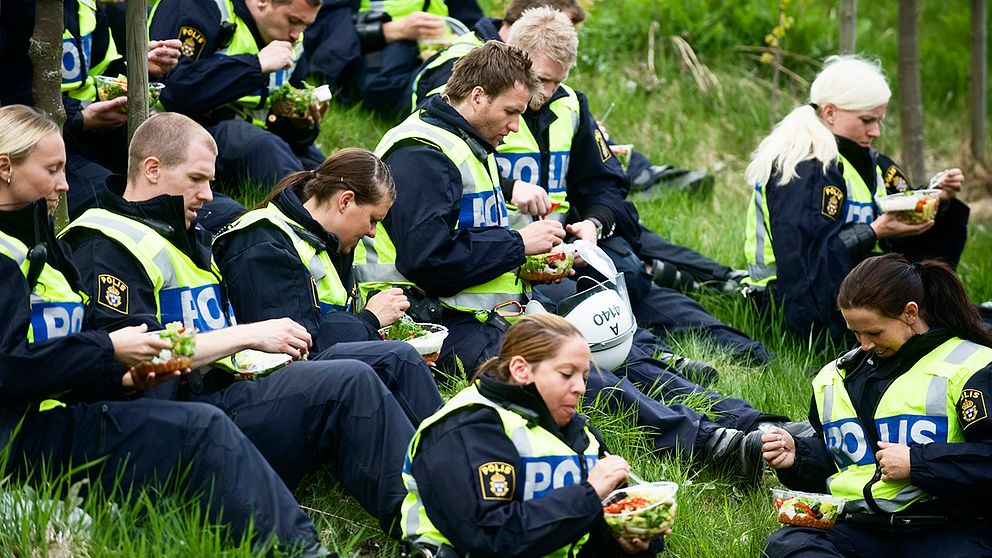 Elever från polisutbildningen under övning. Arkivbild.