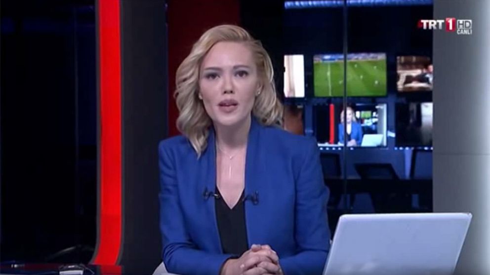 På tv-kanalen TRT fick nyhetsuppläsaren framföra kuppmakarnas budskap.