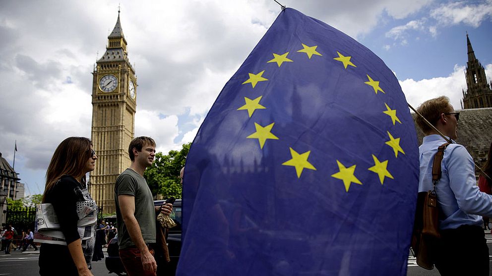 Big Ben och en EU-flagga.