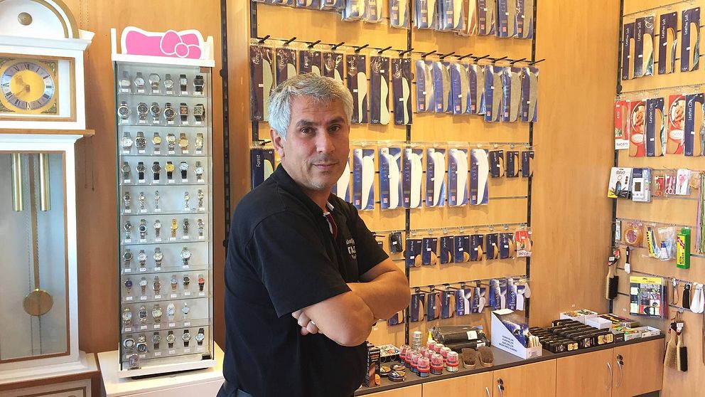 Reza Norouzai äger butiken där Mehdi jobbar.