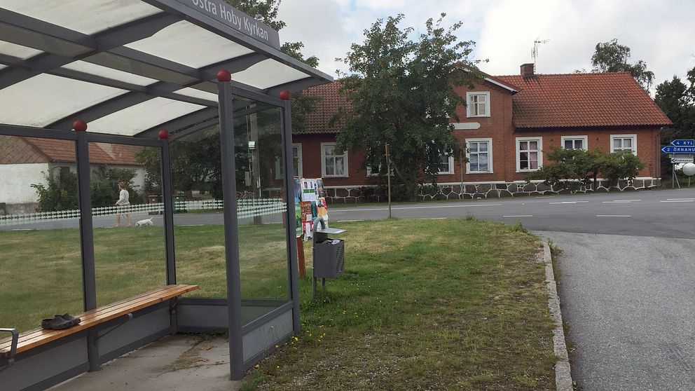 Busshållplats i Östra Hoby.
