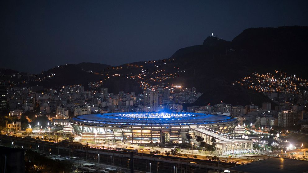 Maracana-stadion är upplyst under genrepet av OS-invigningen.