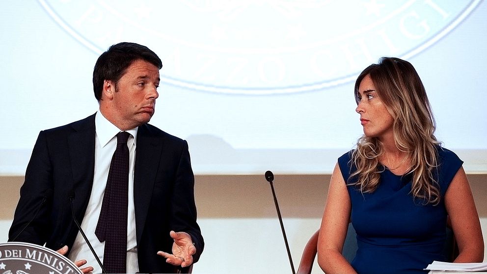 Italiens premiärminister Matteo Renzi (L) och Maria Elena Boschi, minister med ansvar för konstituionella reformer.