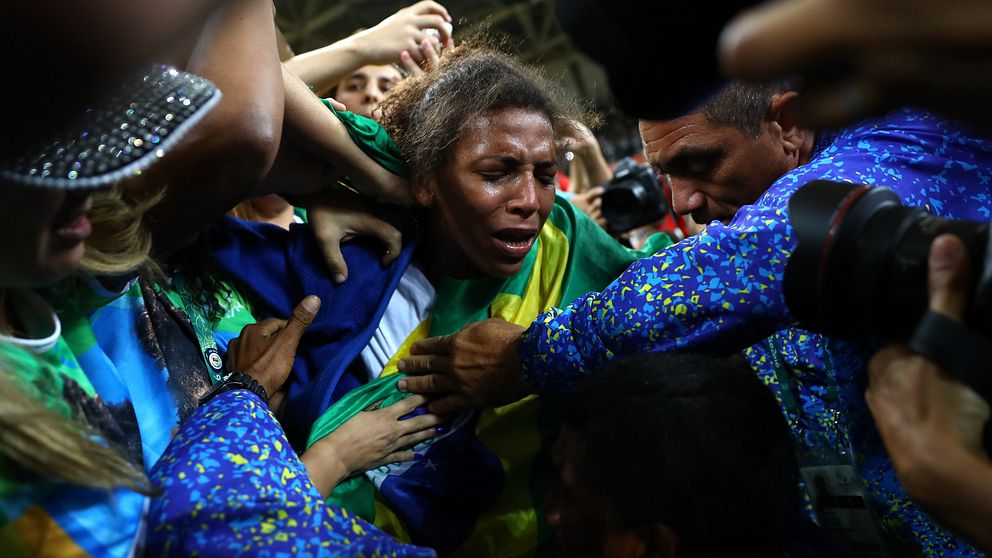 Hemmahoppet Rafaela Silva i tårar efter OS-guldet.