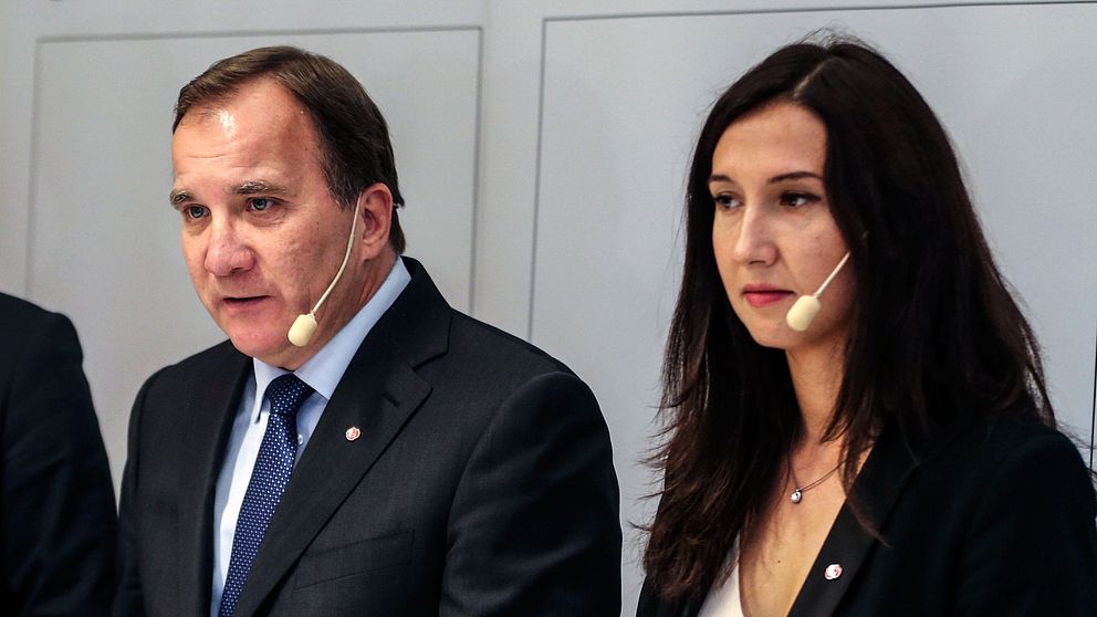 Aida Hadzialic med statsminister Stefan Löfven 2015.
