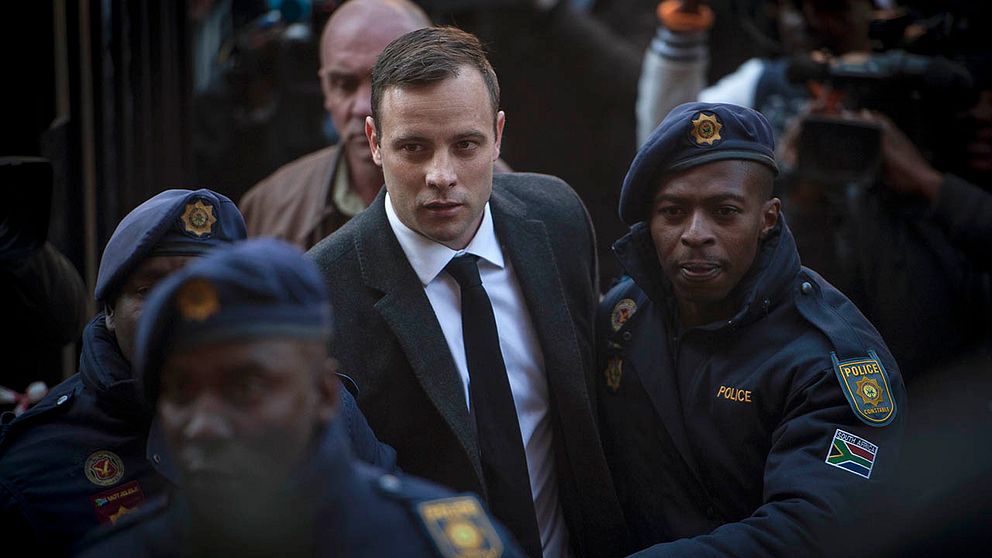 Oscar Pistorius när han anlände till domstolen i Pretoria, där han dömdes till sex års fängelse för mord.