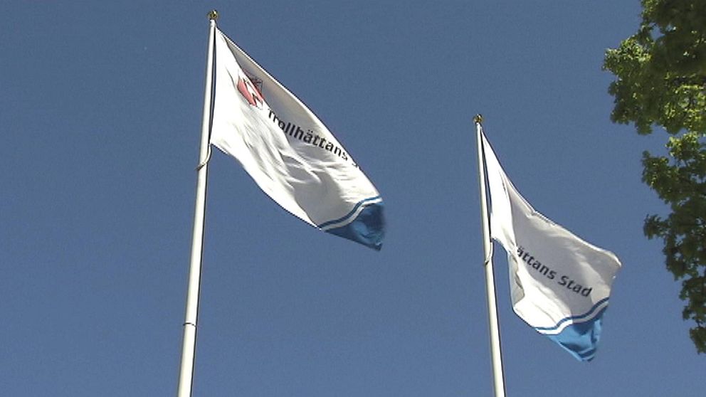 Flaggor med Trollhättans kommunsymbol