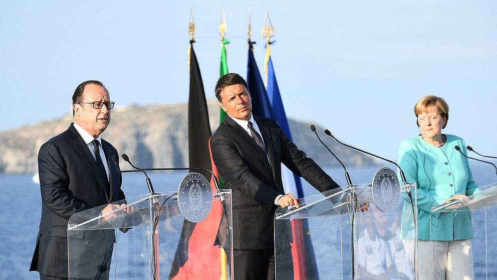 Francois Hollande, Matteo Renzi och Angela Merkel på presskonferensen.