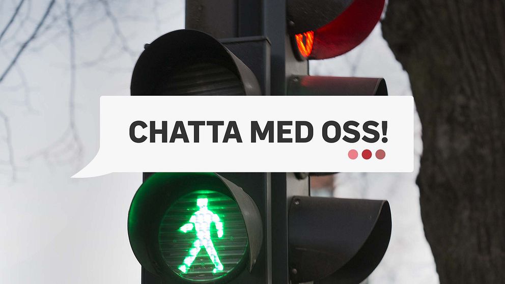 En trafiksignal med grön gubbe som signalerar för fotgängare att gå. Ovanför signalen finns en pratbubbla med texten ”CHATTA MED OSS!” som uppmanar till kommunikation.