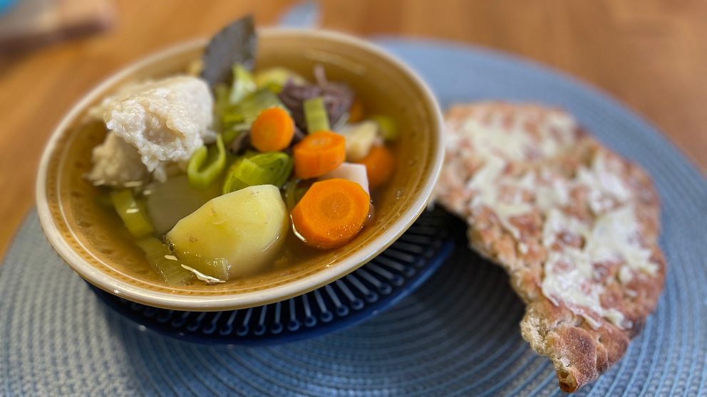 Tallrik med köttsoppa