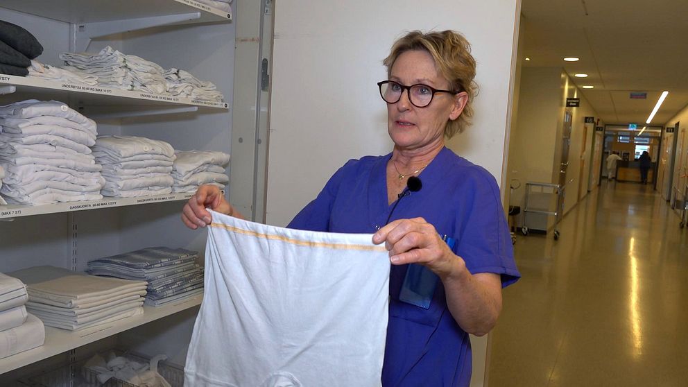 undersköterska Elisabeth Broman med patientkläder