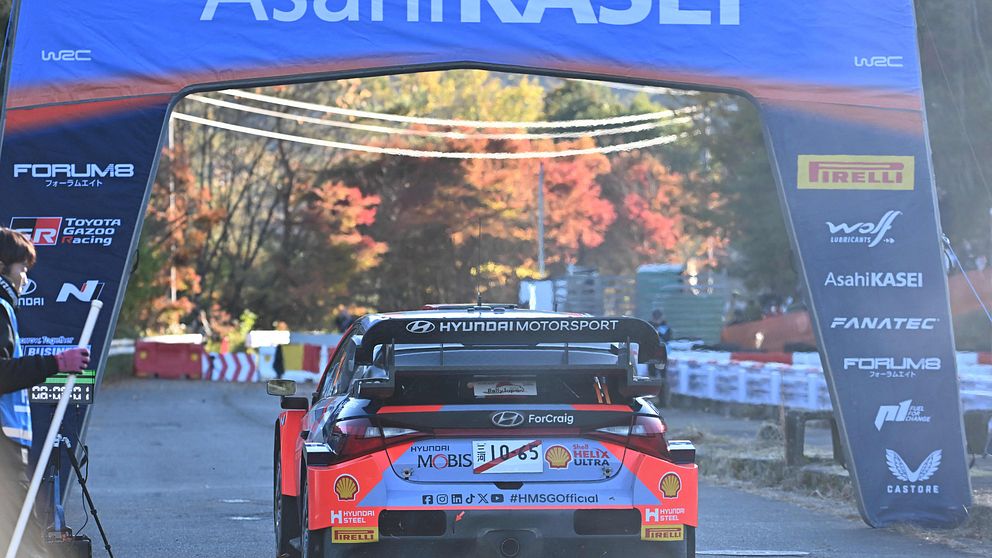 Thierry Neuville  och hans kartläsare Martijn Wydaeghe gav Belgien dess första rally-VM-titel.